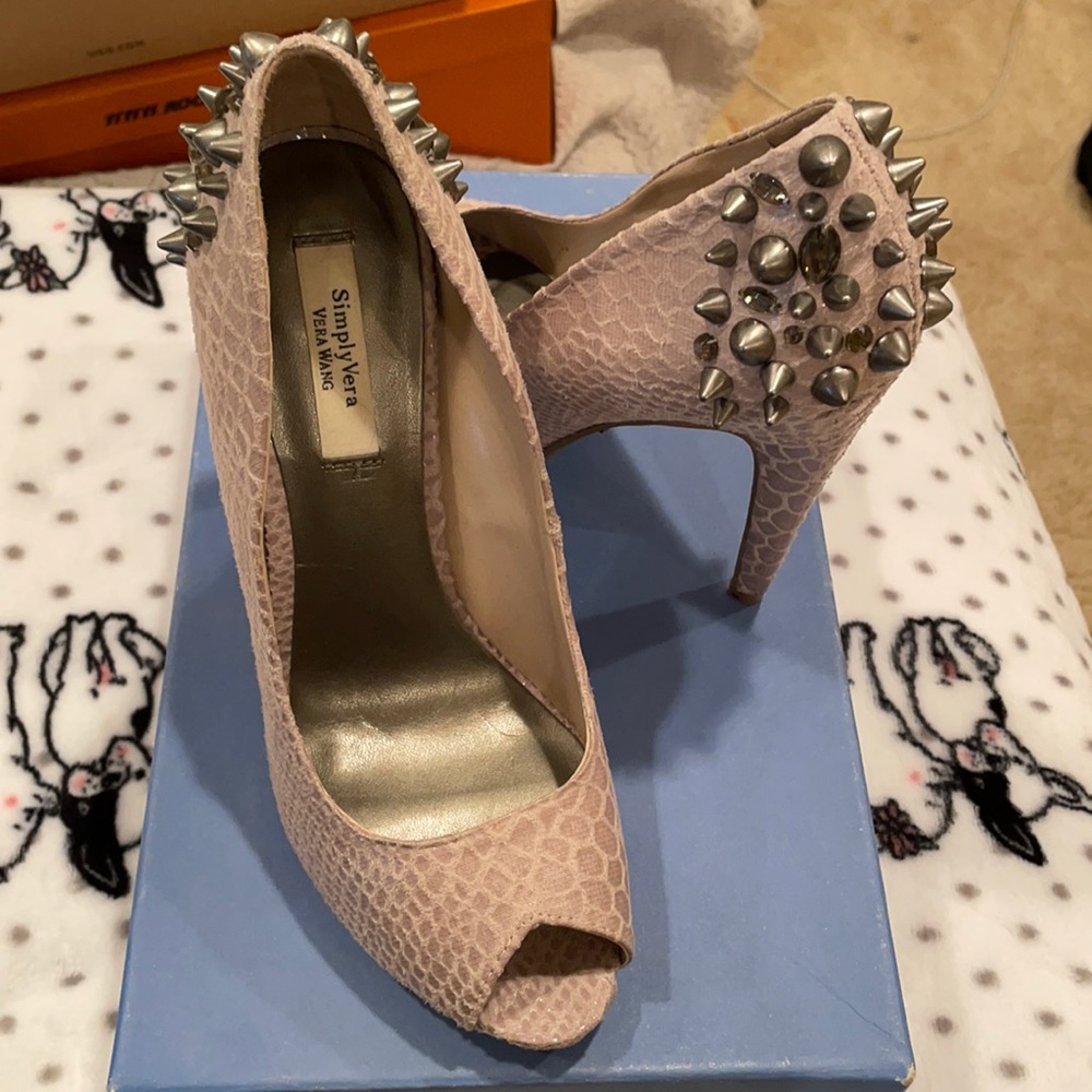 Simply Vera Wang studded peep toe heels, Grey Snakeskin 6.5